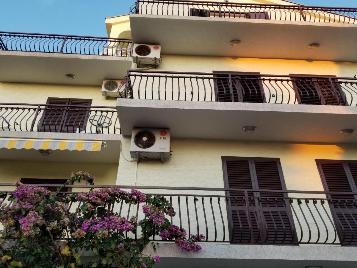 Danyja Apartments Светі Филип-і-Яков Екстер'єр фото